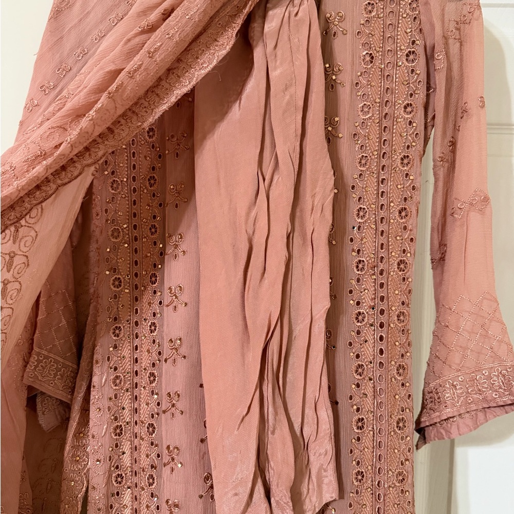 Indian ethnic Elegant Embroidered mauve pink 3pc set - Picture 5 of 6